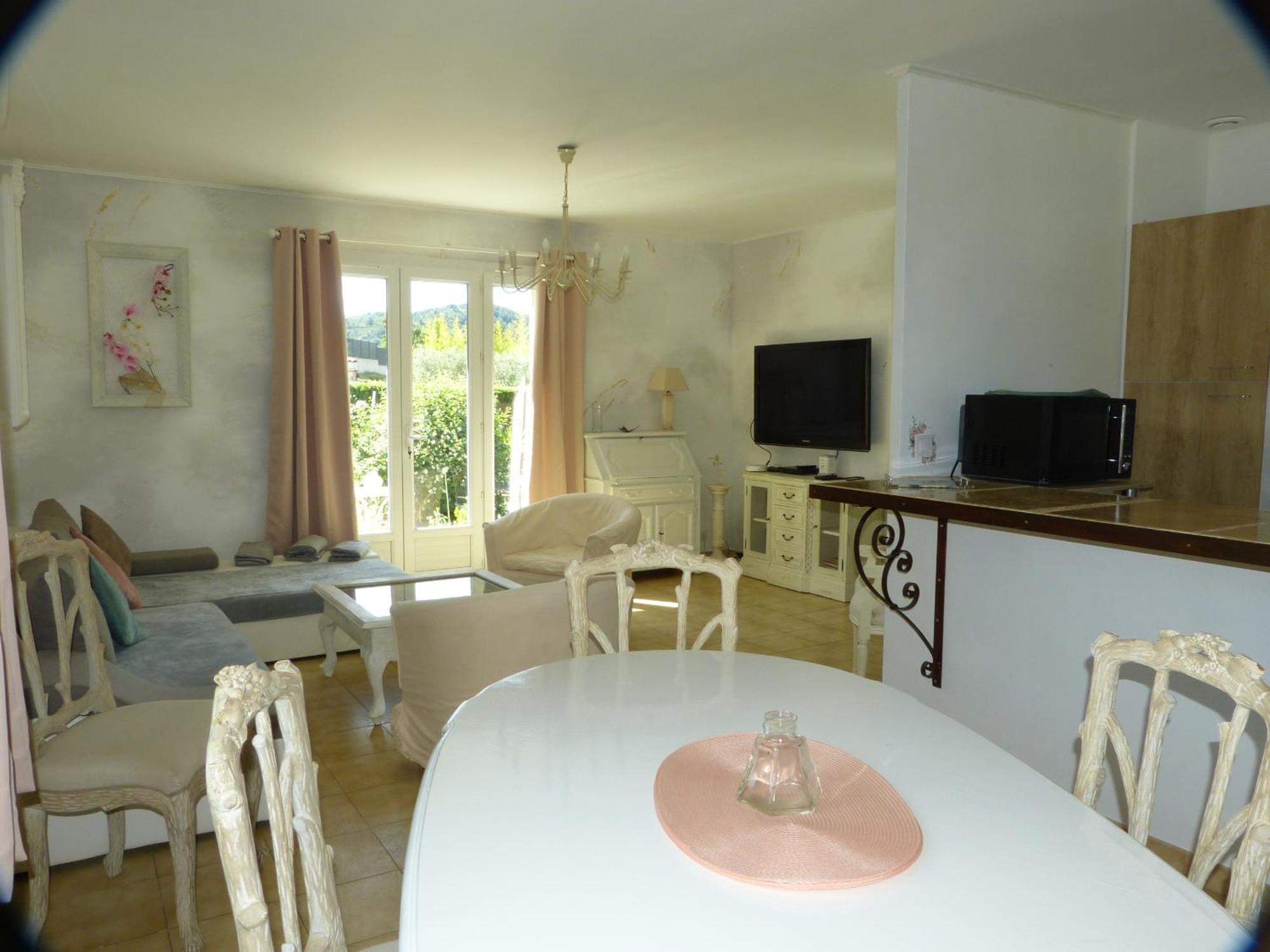 Eclats Du Sud Hebergements "Les Lavandes" Ou "Les Romarins" Meubles De Tourisme Classes 3 Etoiles Auriol Habitación foto