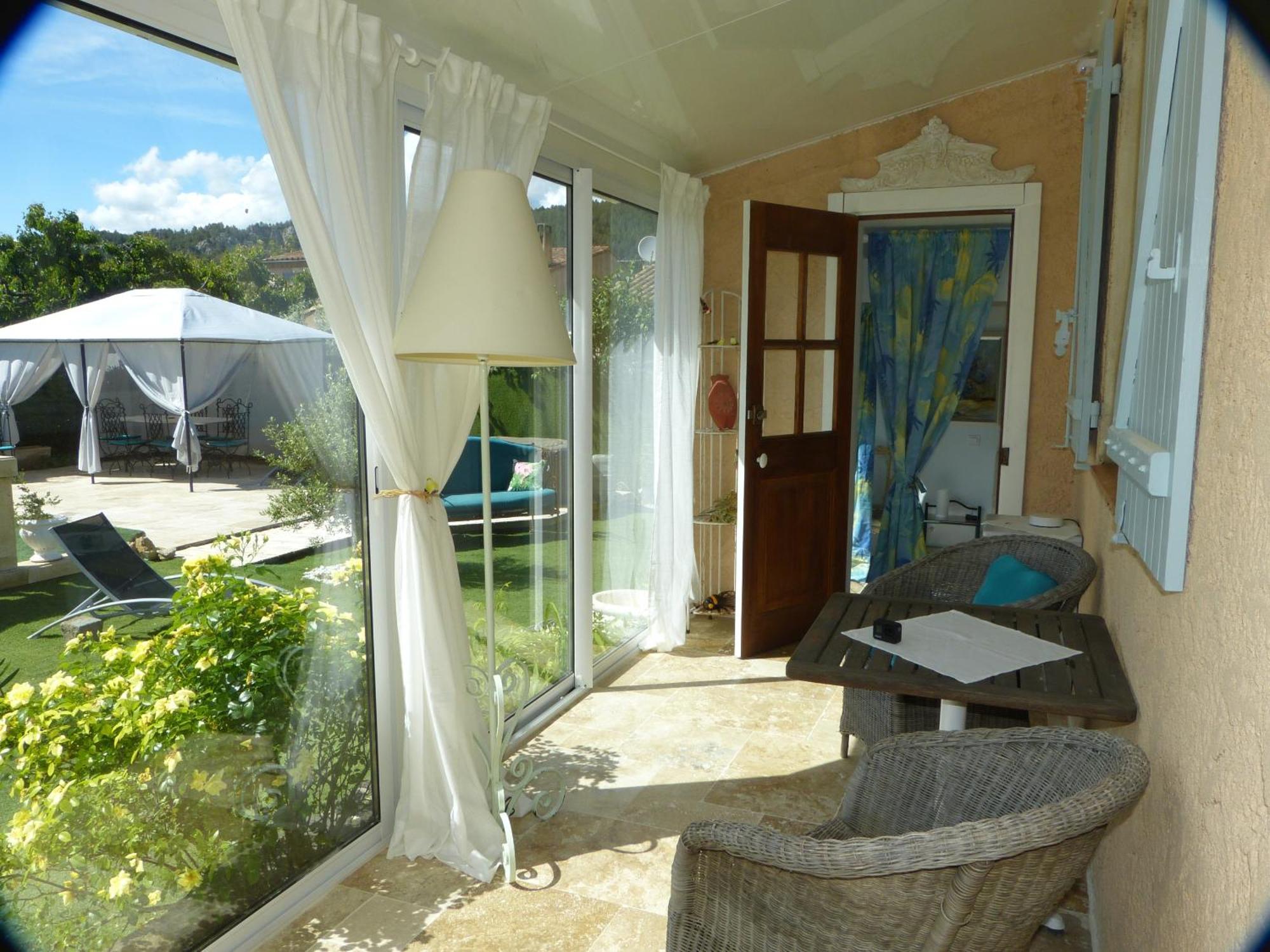 Eclats Du Sud Hebergements "Les Lavandes" Ou "Les Romarins" Meubles De Tourisme Classes 3 Etoiles Auriol Habitación foto
